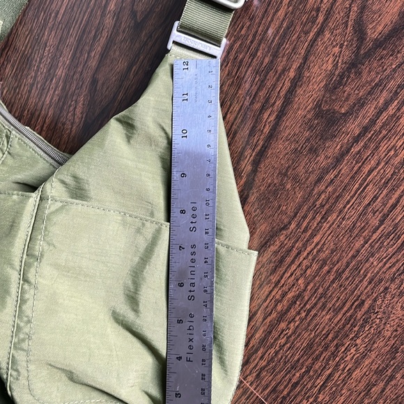 Baggalini Crossbody Zip-top bag - Green with Pink lining - Picture 10 of 10